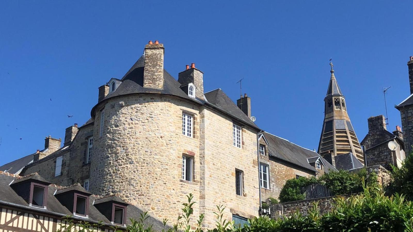La Maison Sur Les Remparts Домфро Екстериор снимка